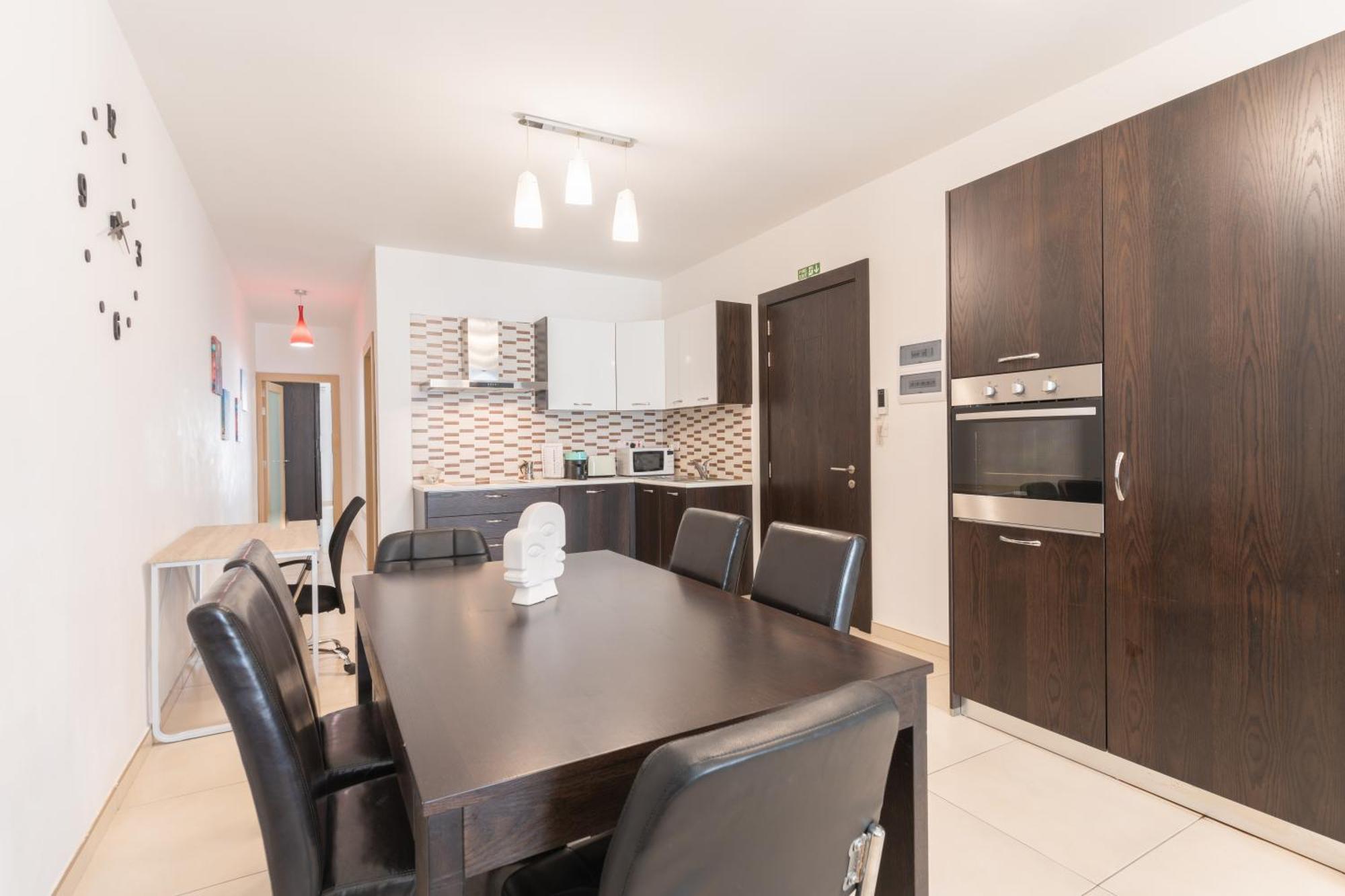 2 Bedroom In Central St Julians Prime Location In Paceville Apt 3 By Vaganza Сент Джулианс Экстерьер фото