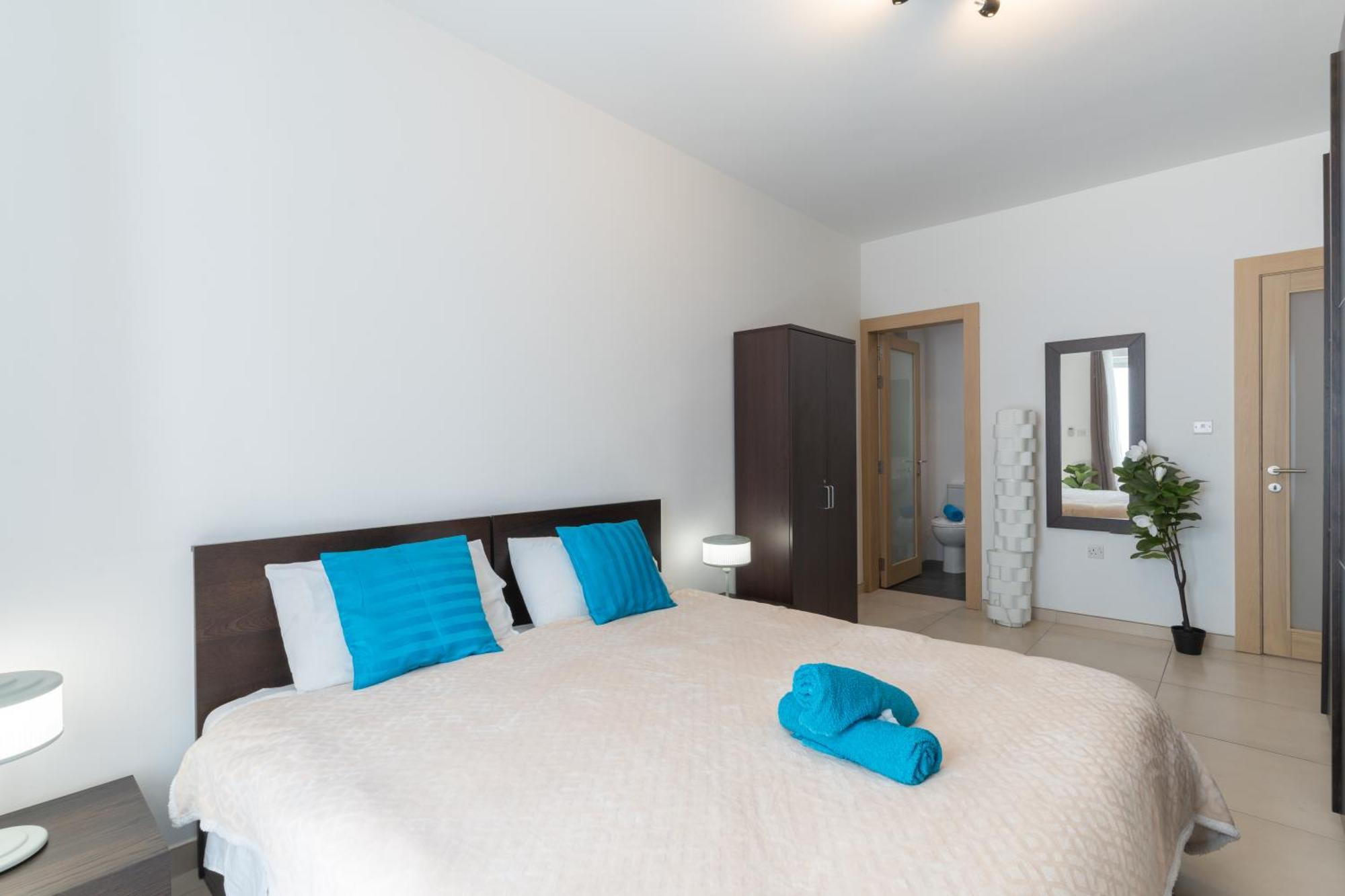 2 Bedroom In Central St Julians Prime Location In Paceville Apt 3 By Vaganza Сент Джулианс Экстерьер фото