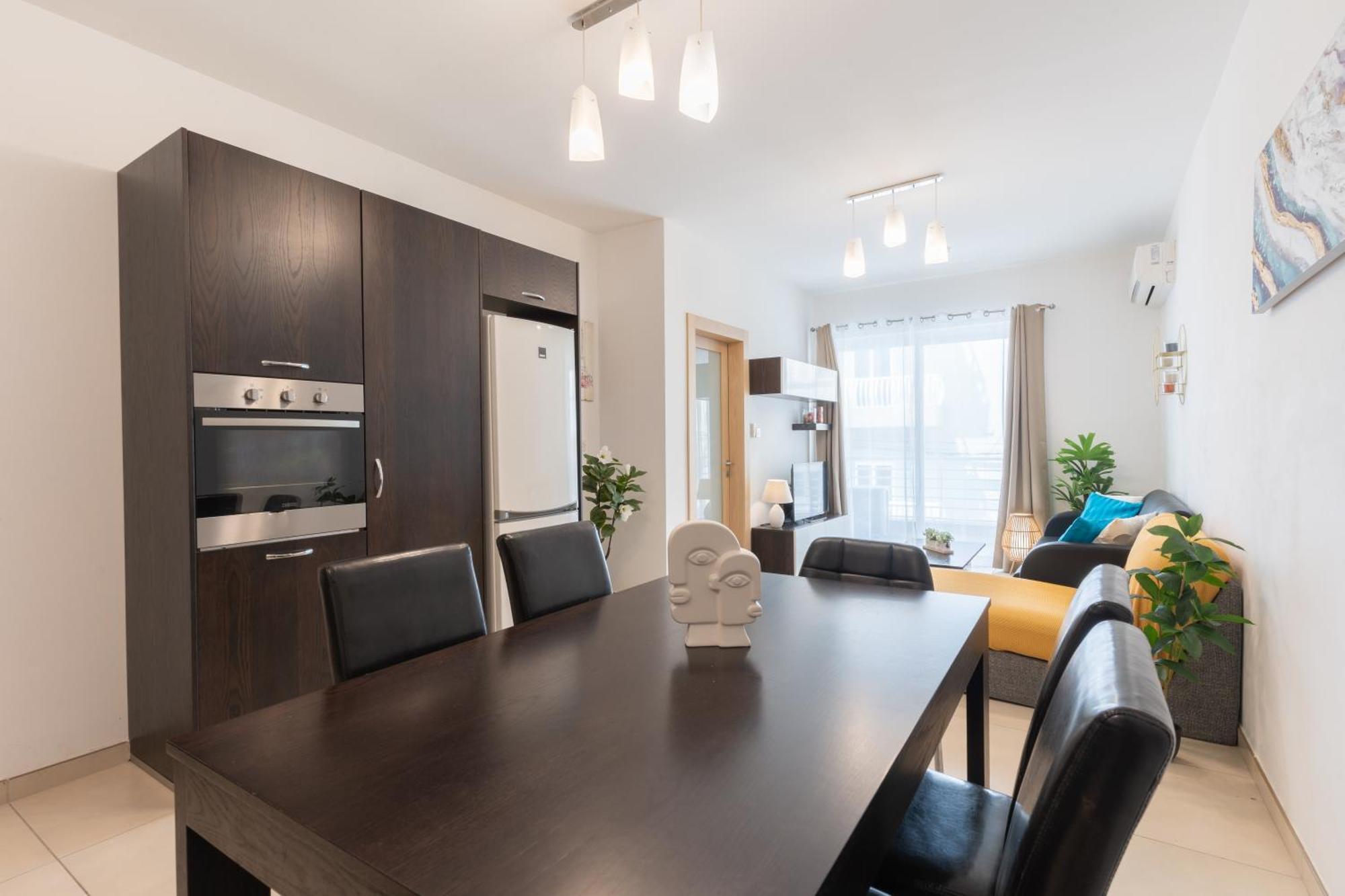 2 Bedroom In Central St Julians Prime Location In Paceville Apt 3 By Vaganza Сент Джулианс Экстерьер фото