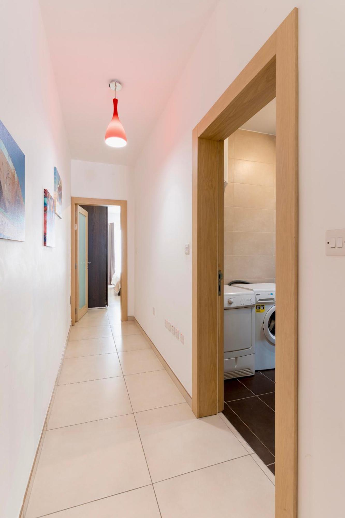 2 Bedroom In Central St Julians Prime Location In Paceville Apt 3 By Vaganza Сент Джулианс Экстерьер фото