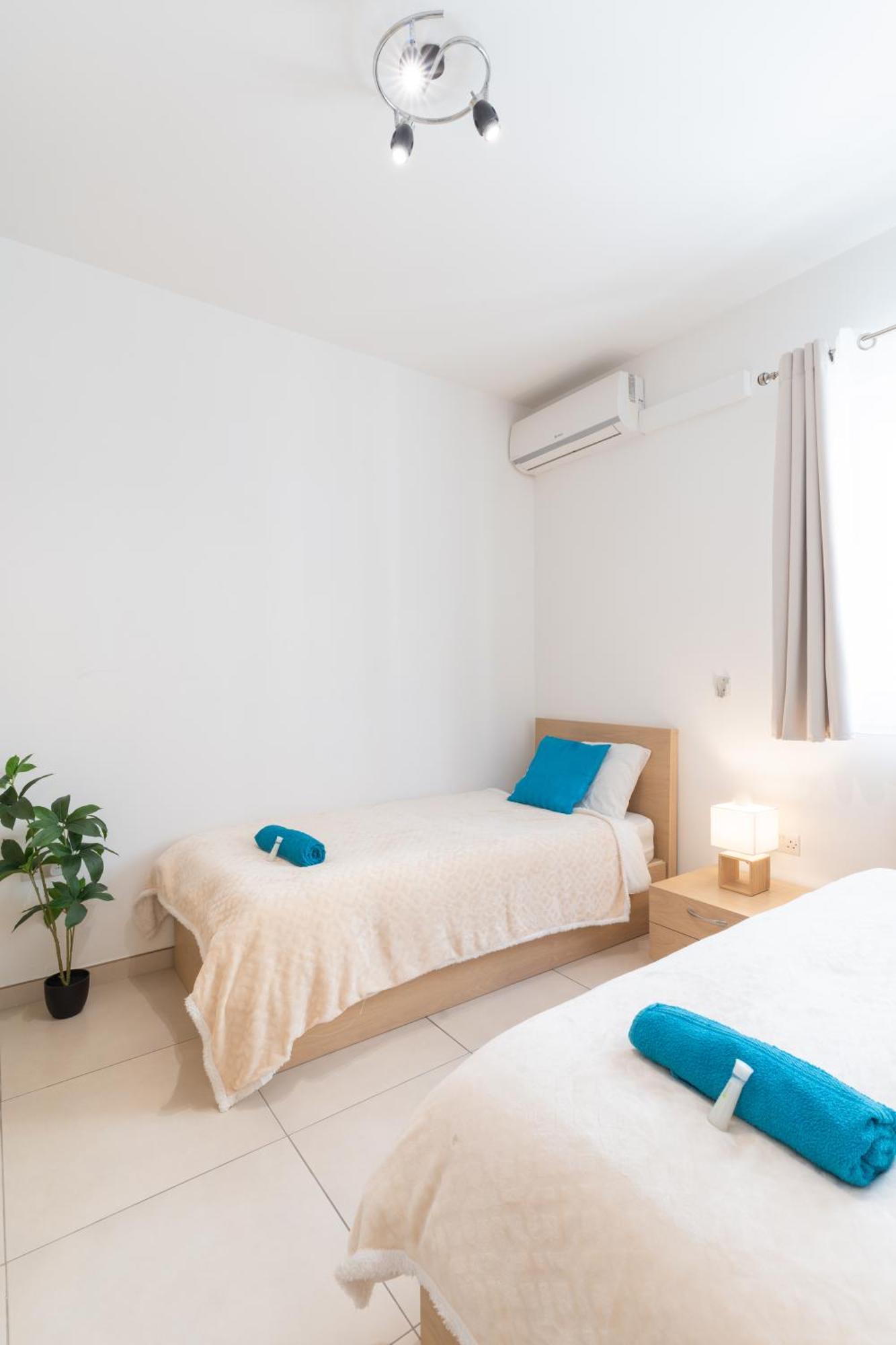 2 Bedroom In Central St Julians Prime Location In Paceville Apt 3 By Vaganza Сент Джулианс Экстерьер фото