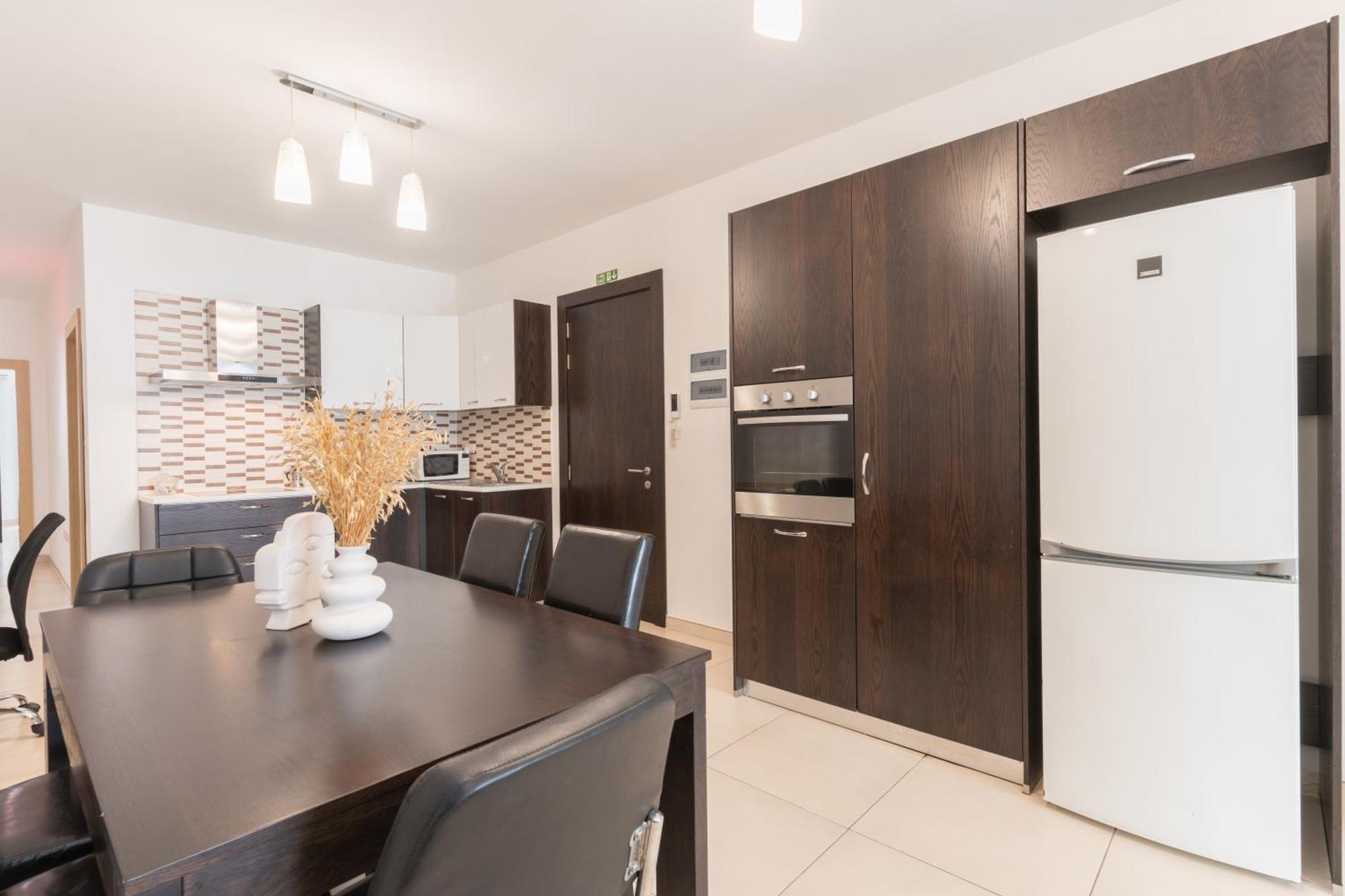 2 Bedroom In Central St Julians Prime Location In Paceville Apt 3 By Vaganza Сент Джулианс Экстерьер фото